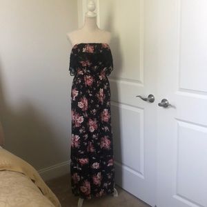 🌷🌸Floral maxi dress w black crochet detail🌷🌸